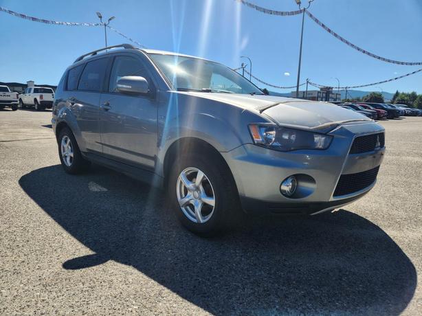 2013 Mitsubishi Outlander LS image 2