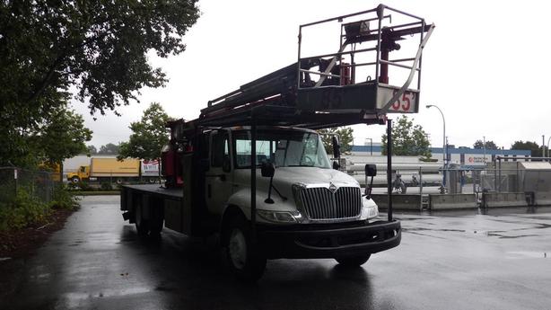 2010 International 4300 Durastar  Bucket Flat Deck Truck 3 Seater Diesel image 2