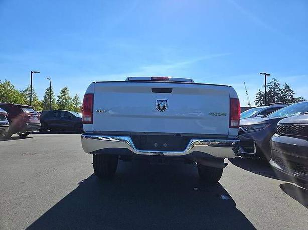 2023 RAM 1500 Classic SLT 4x4 Crew Cab 5'7 Box | No Reported Accidents! image 5