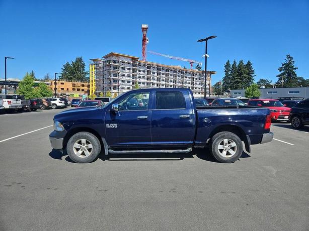 2014 RAM 1500 4WD Crew Cab 140.5 ST | Cruise Control | No Reported Accidents! image 3