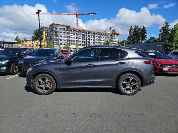 2018 Alfa Romeo Stelvio Sport Utility AWD | Keyless Start | Low Km's! image 3