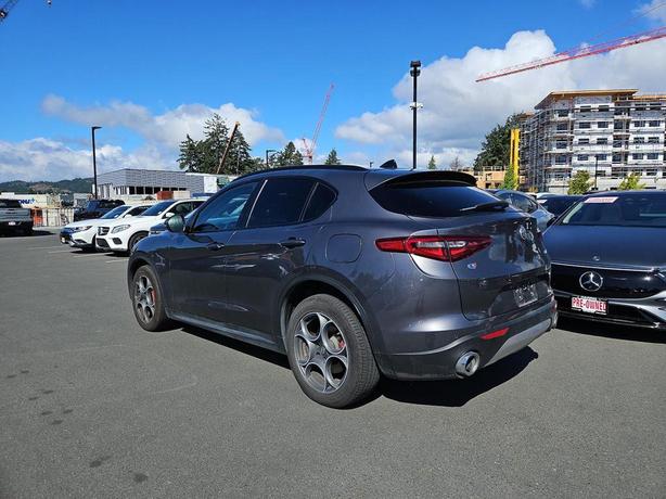 2018 Alfa Romeo Stelvio Sport Utility AWD | Keyless Start | Low Km's! image 4