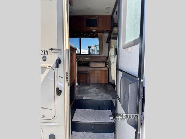Used 2017 Coachmen RV Leprechaun 210RS image 8