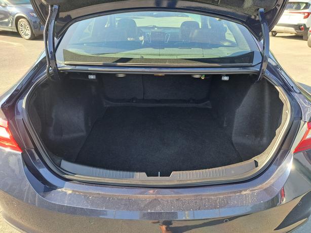 2018 Chevrolet Malibu LT - Heated Seats, Moonroof image 8