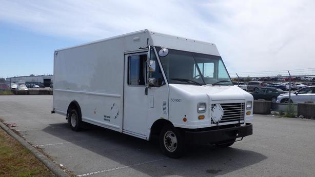 2011 Ford Econoline E-450 Cargo Step Van With Shelving image 1