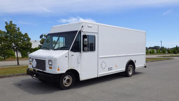 2011 Ford Econoline E-450 Cargo Step Van With Shelving image 5