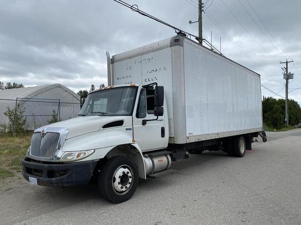 2014 International Durastar 4300 24 foot Cube Van Power Tailgate Diesel With Hyd image 1