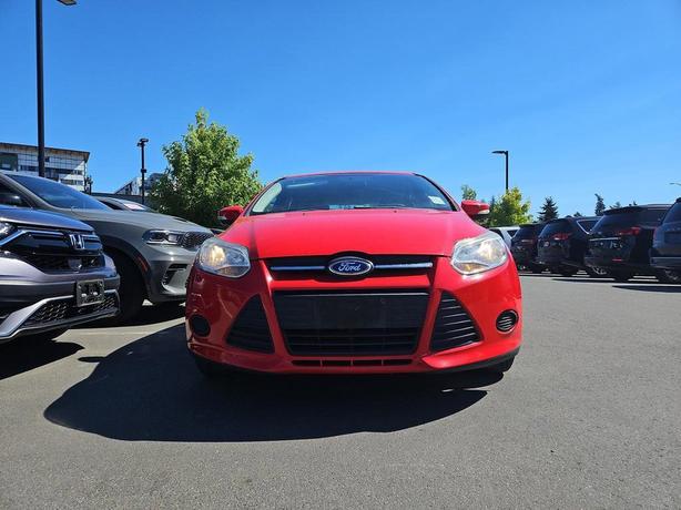 2013 Ford Focus 5dr HB SE | Bluetooth Integration | Keyless Entry! image 2