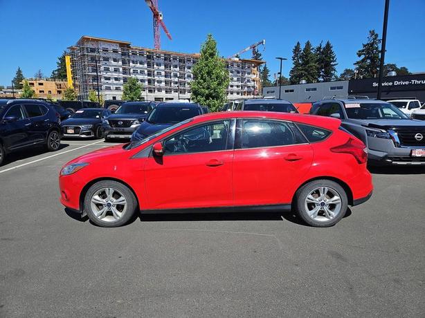2013 Ford Focus 5dr HB SE | Bluetooth Integration | Keyless Entry! image 3