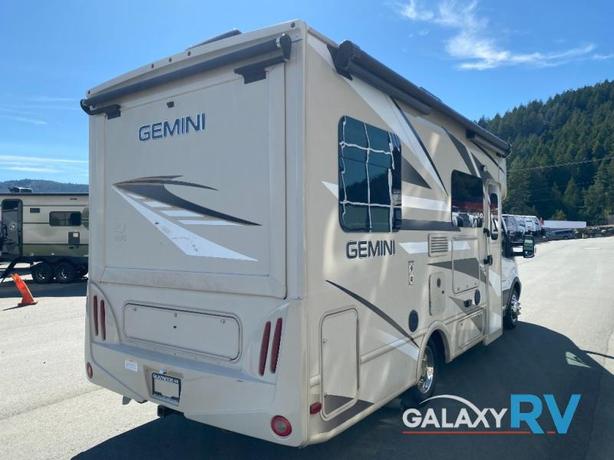 Used 2016 Thor Motor Coach Gemini 23TR image 5