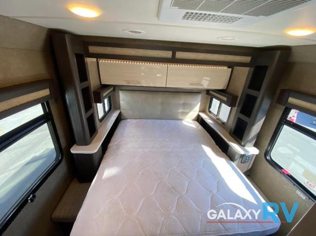 Used 2016 Thor Motor Coach Gemini 23TR image 6