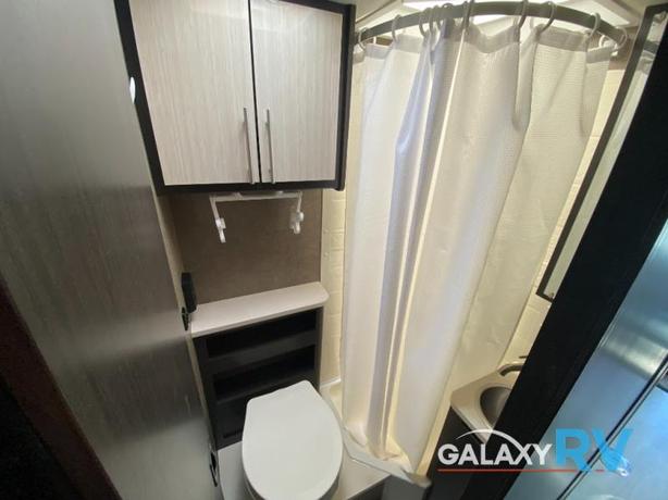 Used 2016 Thor Motor Coach Gemini 23TR image 7