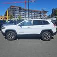 2019 Jeep Cherokee Trailhawk 4x4 | One Owner | No Reported Accidents! thumbnail image 3