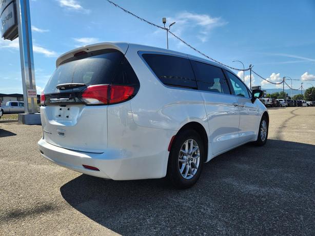 2024 Chrysler Grand Caravan SXT | Remote Start | Power Liftgate | Stow 'n Go Sea image 3