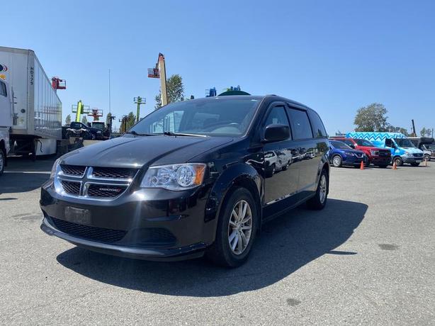 2020 Dodge Grand Caravan SXT (condition is poor) image 1