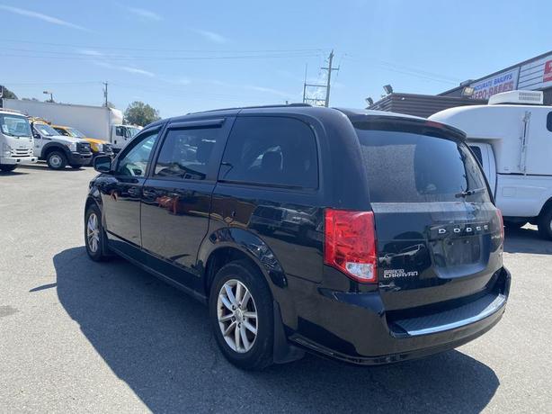 2020 Dodge Grand Caravan SXT (condition is poor) image 4