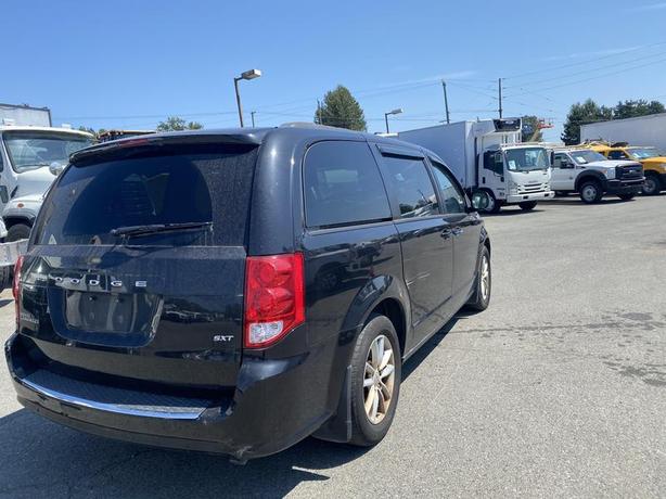 2020 Dodge Grand Caravan SXT (condition is poor) image 6