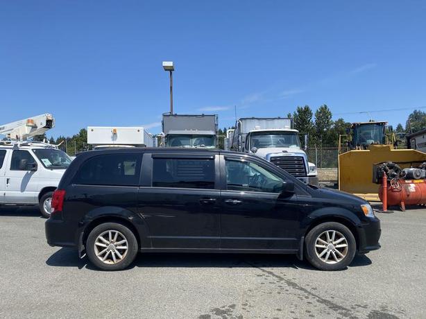 2020 Dodge Grand Caravan SXT (condition is poor) image 7
