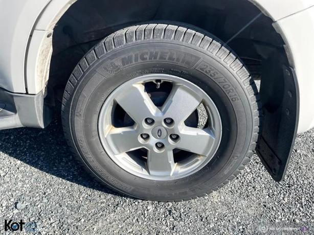 2009 FORD ESCAPE image 6