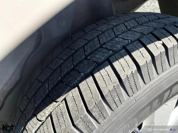2009 FORD ESCAPE image 7