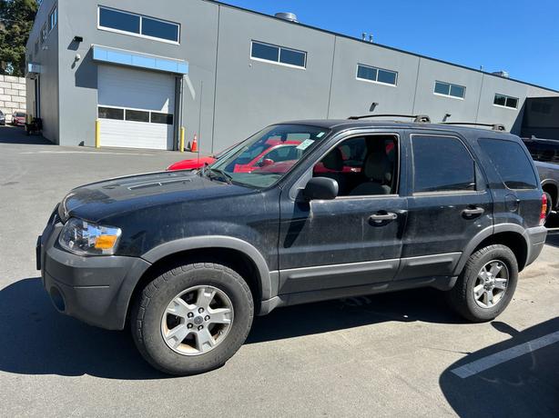 2005 Ford Escape 4dr XLT Auto 4WD | Cruise Control | Keyless Entry! image 2