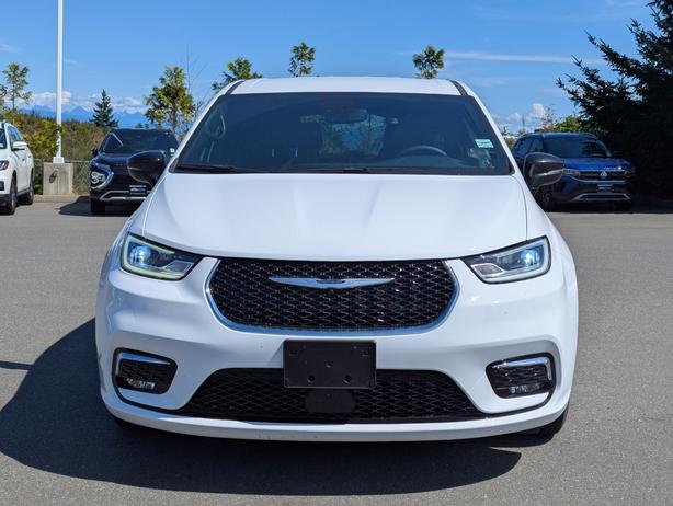 2024 Chrysler Pacifica image 3