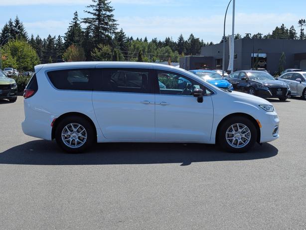 2024 Chrysler Pacifica image 5