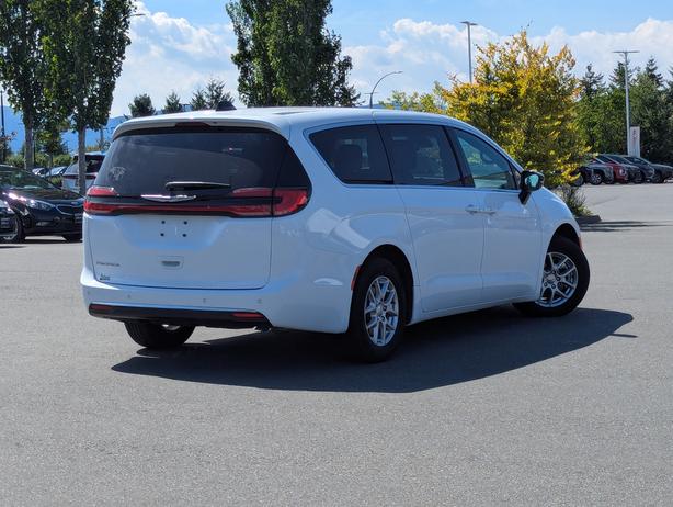 2024 Chrysler Pacifica image 6