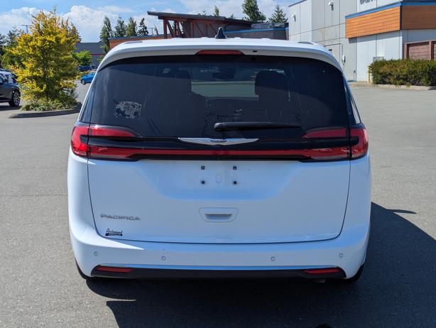 2024 Chrysler Pacifica image 7