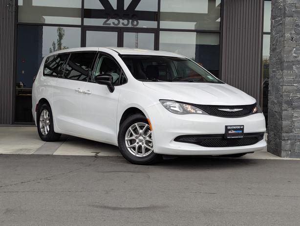 2024 Chrysler Grand Caravan SXT - No Accidents, Power Doors, Heated Seats image 4