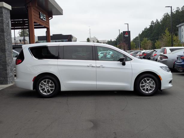 2024 Chrysler Grand Caravan SXT - No Accidents, Power Doors, Heated Seats image 5
