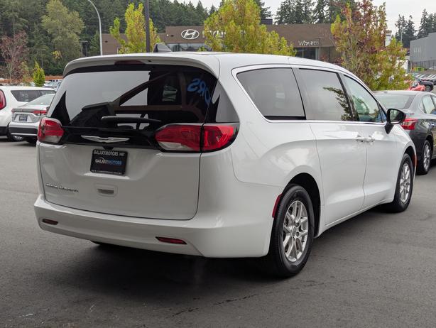 2024 Chrysler Grand Caravan SXT - No Accidents, Power Doors, Heated Seats image 6