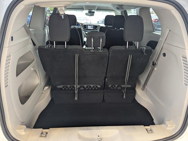 2024 Chrysler Grand Caravan SXT - No Accidents, Power Doors, Heated Seats image 8