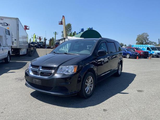 2020 Dodge Grand Caravan SXT (condition is poor) image 2