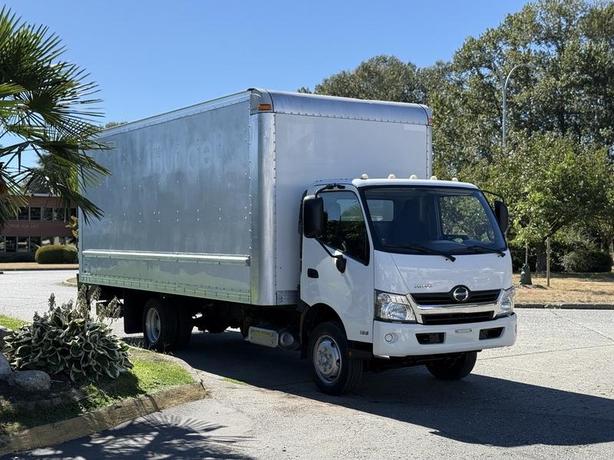 2018 Hino 195 20-Foot Diesel Cube Van with Power Lift Gate image 1