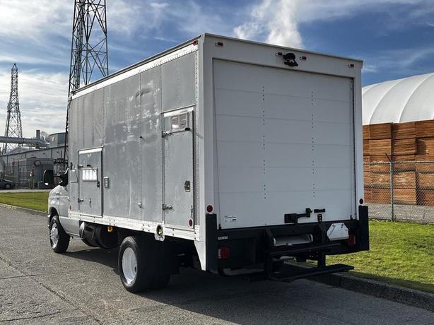 2013 Ford Econoline E450 Work Shop 16 Foot Cube Van image 8