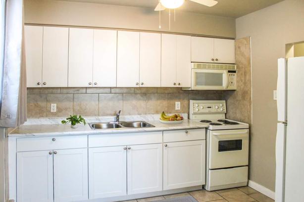 1 bedroom Riverside Estates image 5