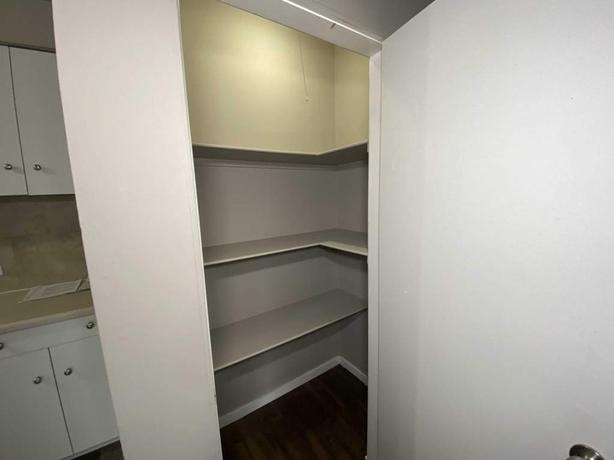 1 bedroom Riverside Estates image 7