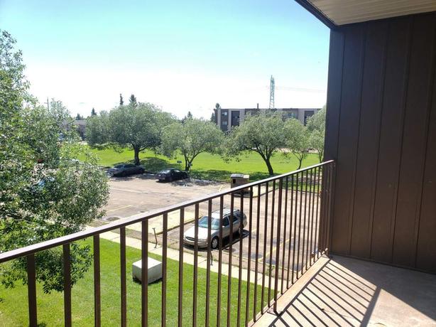 2 bedroom Hampton Court image 5