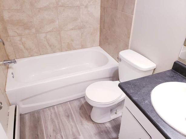 2 bedroom Hampton Court image 8