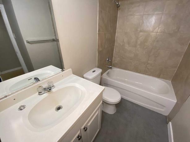 1 bedroom Mainstreet Park image 6