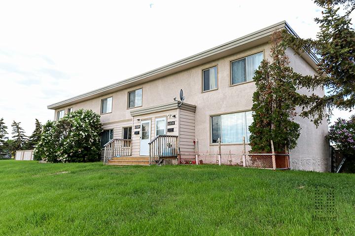 2 Bedroom Townhouse Athlone Park Townhomes display photo