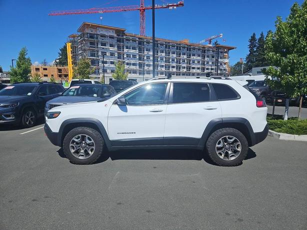 2019 Jeep Cherokee Trailhawk 4x4 | One Owner | No Reported Accidents! image 3