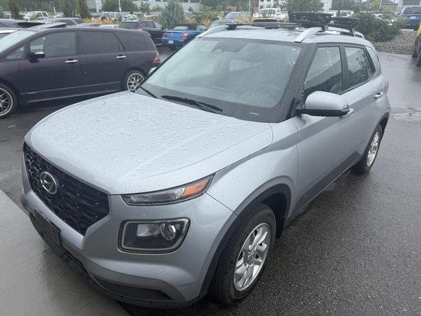 2023 Hyundai Venue Preferred image 2