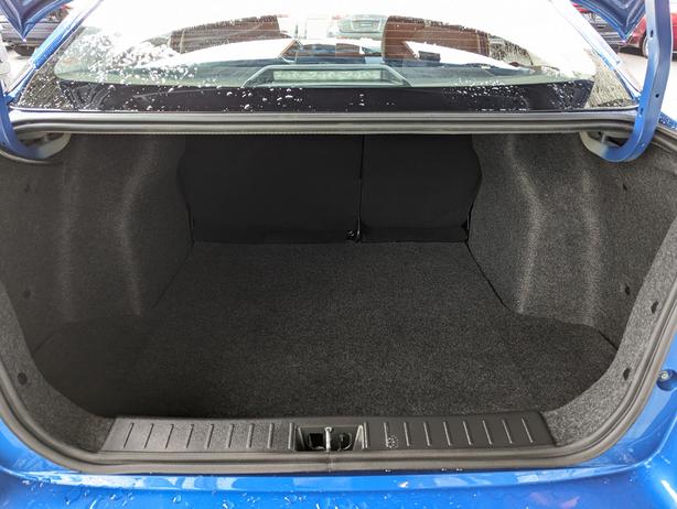 2023 Nissan Versa SV - Heated Seats, Remote Start, Apple CarPlay/A.A image 8