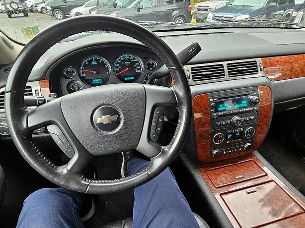 2008 Chevrolet  Avalanche LTZ image 8