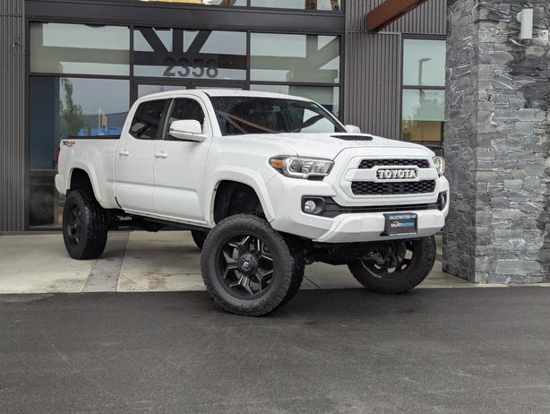 2018 Toyota Tacoma V6 image 4