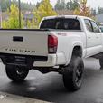 2018 Toyota Tacoma V6 thumbnail image 6