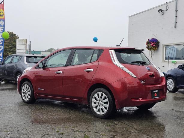 2015 Nissan LEAF 4dr HB S image 4