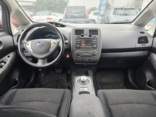 2015 Nissan LEAF 4dr HB S image 6